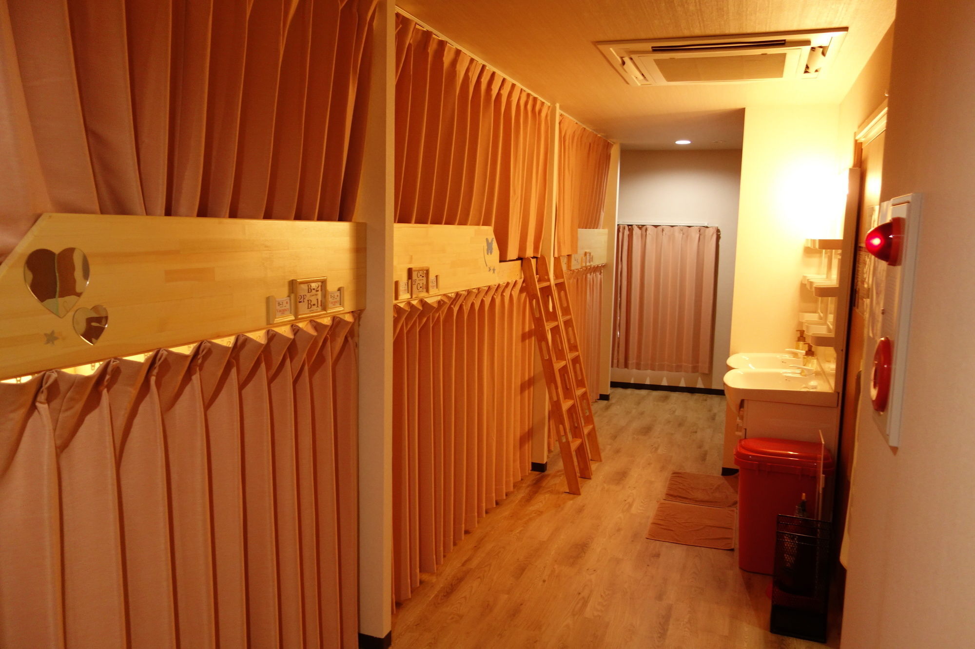 Kens House Hotel Osaka Exterior photo